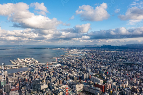 玄界灘・博多湾・博多の町並み　福岡空港への着陸前