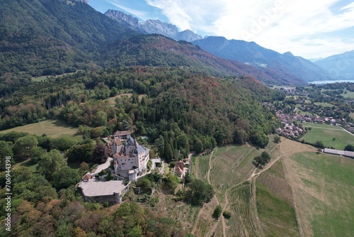 Wallpaper Mural Château de Menthon-Saint-Bernard Dornröschen-Schloss Lac d’Annecy Haute-Savoie Monument historique frankreich alpen savoyen Torontodigital.ca