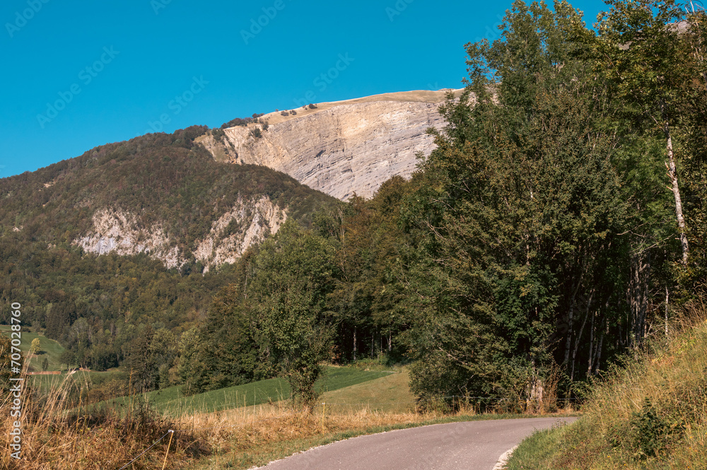 route de la Haute chaîne du Jura