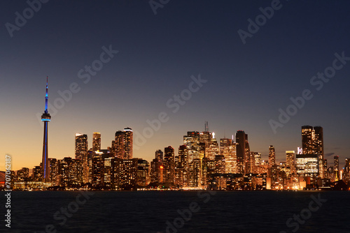 The skyline of Toronto in a cloudless nigh and all the lights of the buildings on