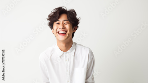 笑っている若い男性 photo
