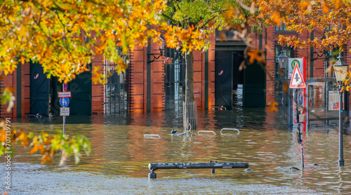 Sturmflut und Elbe Hochwasser am Hamburger Hafen St. Pauli Fischmarkt Fischauktionshalle