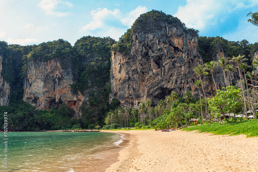 The Ao Ton Sai beach is one of the famous beaches of the Railey peninsula between the municipalities of Krabi and Ao Nang in the south of Thailand. It's a very popular destination for bouldering