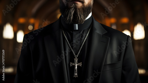 Katholischer Priester mit Bart und Rosenkranz in einer Kirche photo