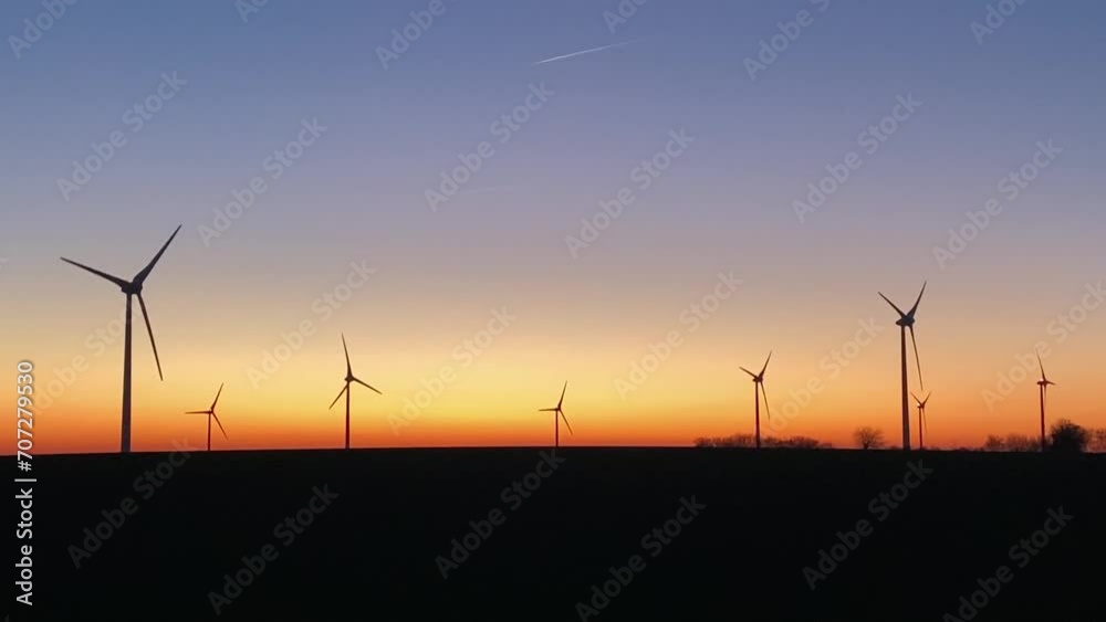 Energie eolienne coucher de soleil campagne Energie eolienne coucher de soleil campagne