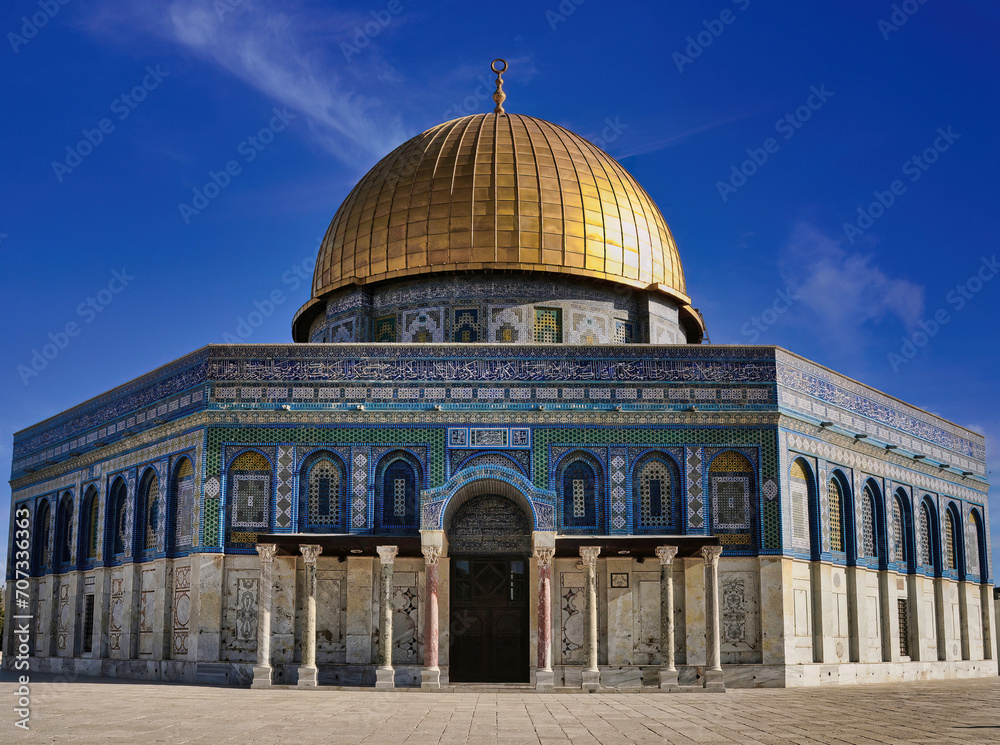 The Dome of the Rock, located on the Temple Mount. Its impressive golden dome is a true symbol of Jerusalem's history.