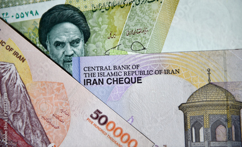 unos billetes actuales de Iran photo