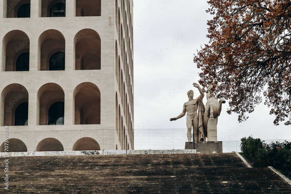 Φωτογραφία The Palazzo della Civilta Italiana, also known as the Colosseo Quadrato, is a building in the EUR district in Rome