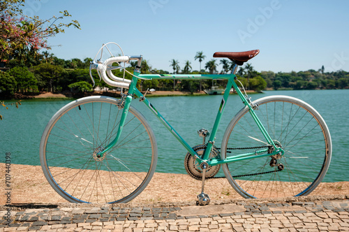 The rarity of a revitalized old competition-style bicycle, with fine gears and tires and its details in photographs,