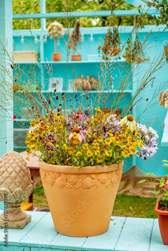 summer flowers in the pot © Maksim Shebeko