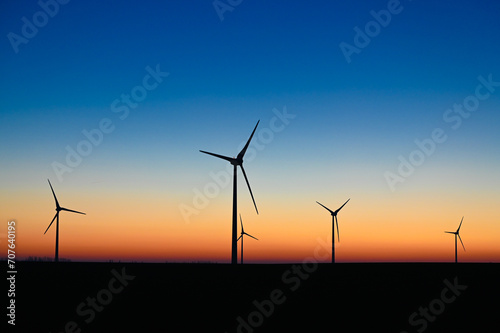 coucher de soleil eolienne energie ecologie © JeanLuc