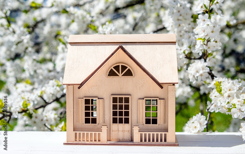 Φωτογραφία The symbol of the house stands against a background of cherry blossoms