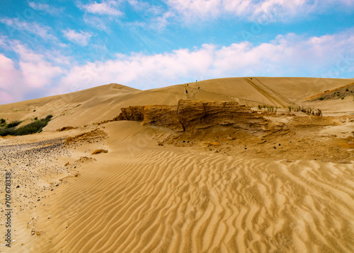 Fototapeta Naklejka Na Ścianę i Meble -  Amazing giant sand dunes in nearly perfect weather