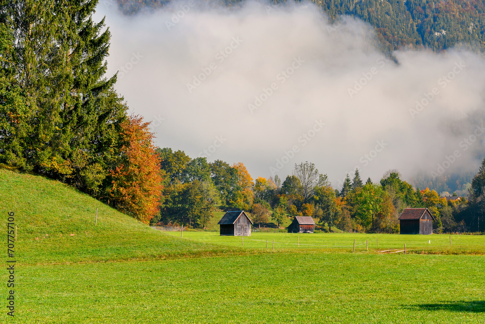 Φωτογραφία wafts of fog in the mountains of Austria