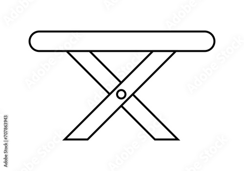 Icono negro de mesa en fondo blanco.