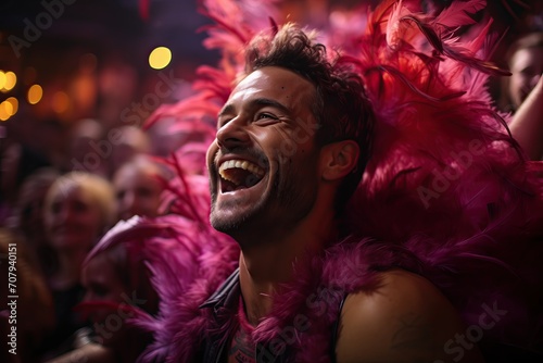 Hombre riendo a carcajadas, viendo el espectáculo de carnaval, con un disfraz de plumas de colores vibrantes, Close-up, primer plano, movido espíritu festivo, disfrutando de la fiesta, rosa vivo photo