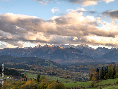 Fototapeta Naklejka Na Ścianę i Meble -  view of the mountains from another mountain in autumn