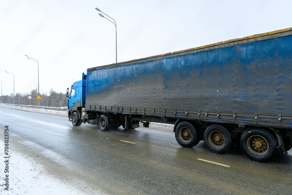 A semi-trailer truck, semitruck, tractor unit and semi-trailer to carry freight.