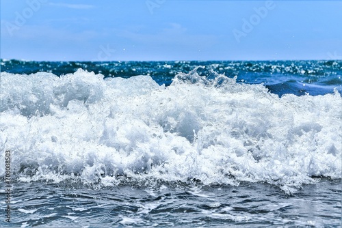 Fototapeta Naklejka Na Ścianę i Meble -  Blue sea  wiht wave and blue sky background. Summer sea and blue sky.
