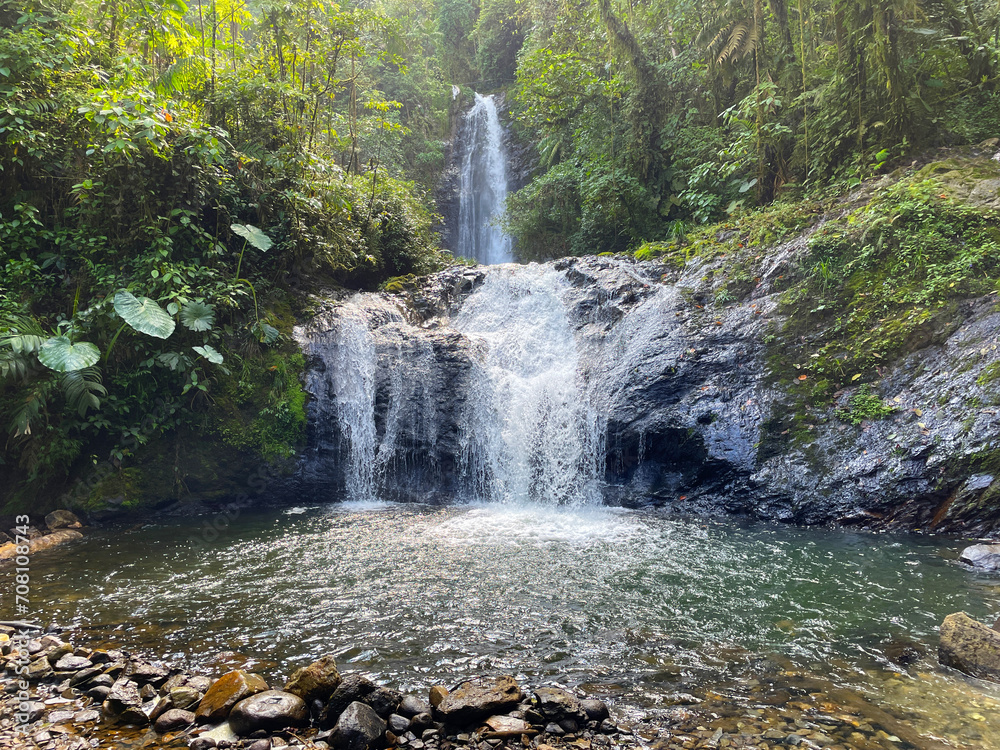 Obraz premium A hidden double waterfall in the jungle of Colombia