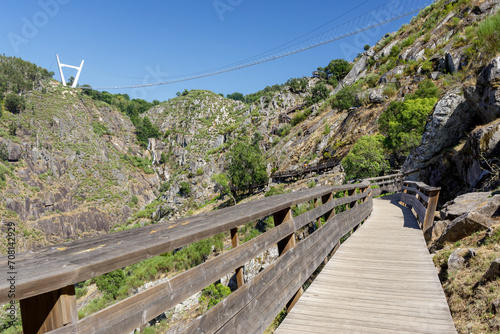 Obraz na płótnie Arouca 516 suspension pedestrian bridge and Paiva walkways w salonie