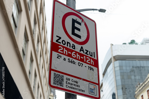 Sign informing about parking in the commercial district in the city of Salvador, Bahia.