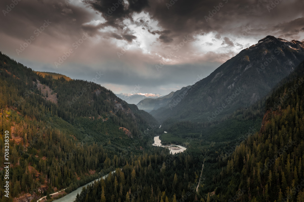 Fototapeta premium Sunset between mountains