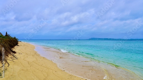 沖縄県うるま市津堅島のヤジリ浜 photo