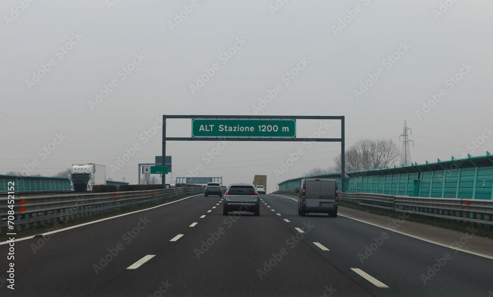 motorway sign with the words Alt toll 1200 meters away