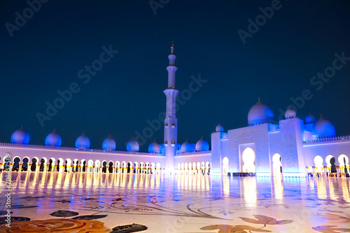 Sheikh Zayed Mosque at night. United Arab Emirates