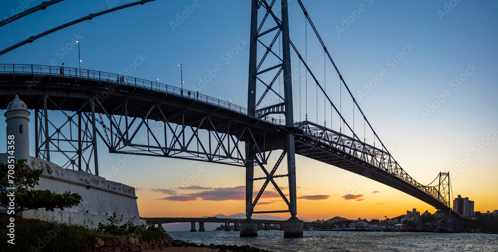 panorâmica e o pôr-do-sol Ponte Hercílio Luz de Florianópolis SC Brasil Florianopolis