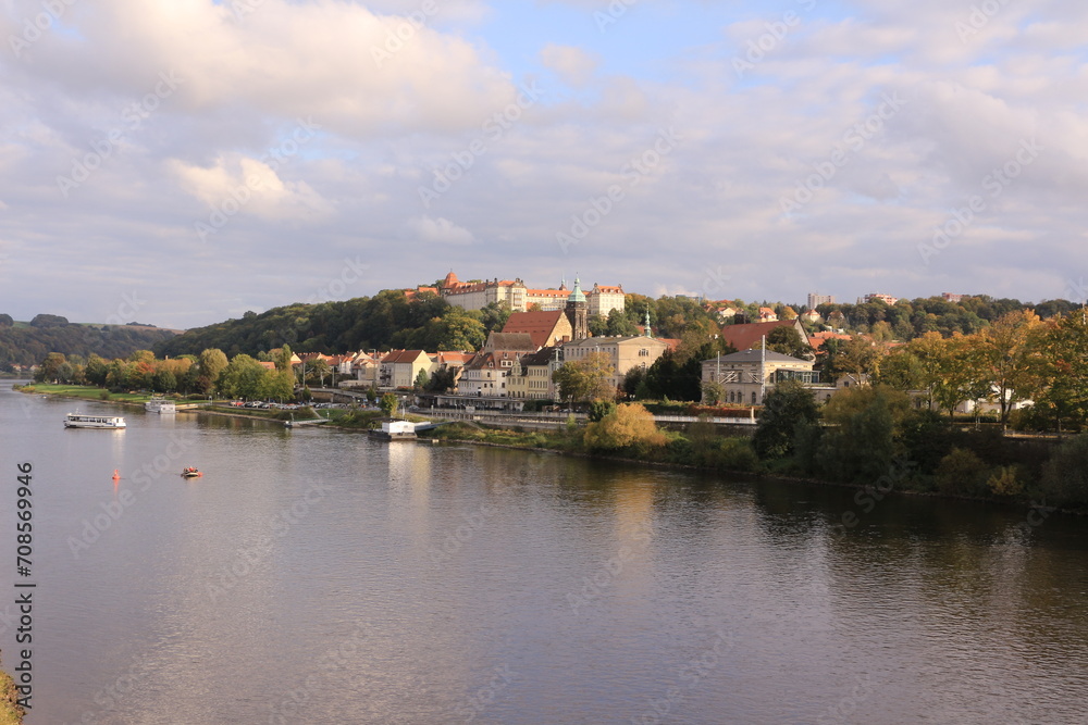 Blick auf die Elbe und die Altstadt von Pirna in der Sächsischen Schweiz