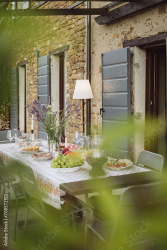 Obraz na płótnie table in the garden w salonie