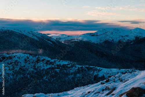 Atarceder frío en las montañas