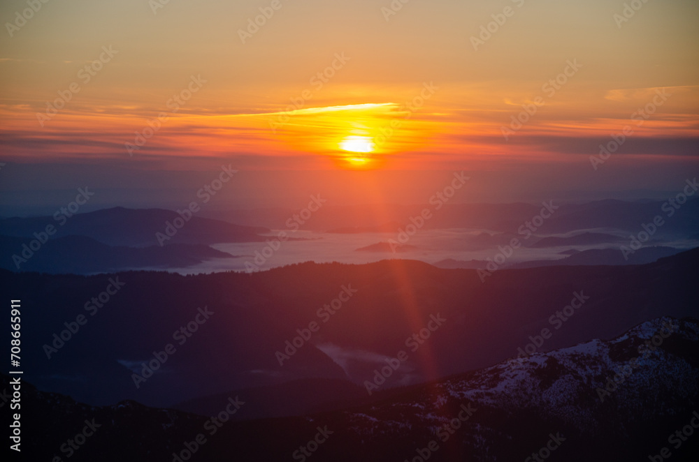 Obraz premium sunset over the mountains