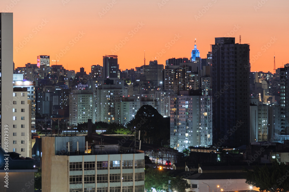 view of dusk in the Belenzinho neighborhood in São Paulo.