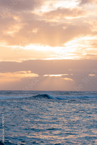 Fototapeta Naklejka Na Ścianę i Meble -  Sunset on waves