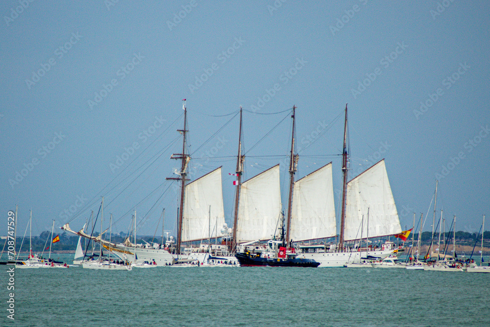 Obraz premium Juan Sebastian de Elcano leaving Cadiz harbor to begin her journey