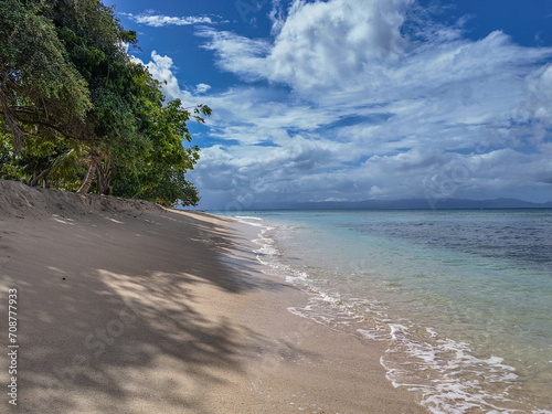 Obraz na płótnie Guadeloupe - Amazing caribbean beach with many colors, no people