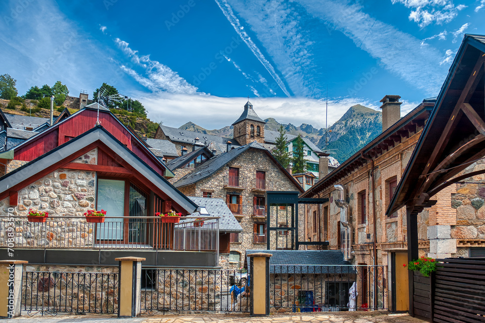Obraz premium Sallent de Gállego is a Spanish municipality, belonging to the Alto Gállego region, north of the province of Huesca, autonomous community of Aragon.