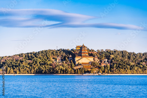 Cuadro en lienzo Scenery of the Buddha Fragrance Pavilion in the Summer Palace in Beijing, China