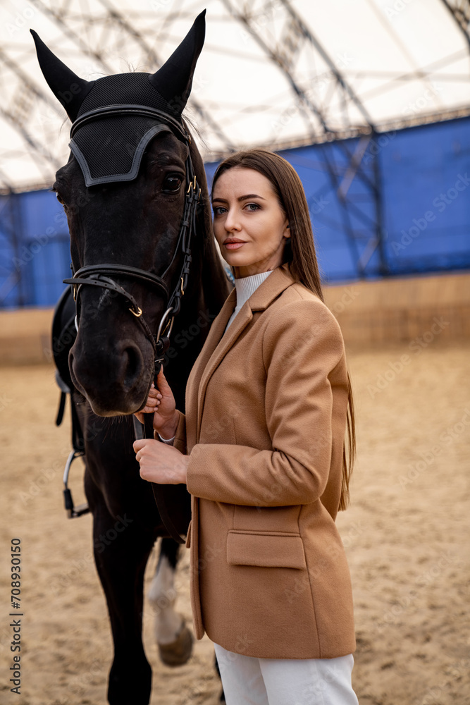 Obraz premium Lifestyle female model outdoors with animal. Beautiful lady with horse portrait.