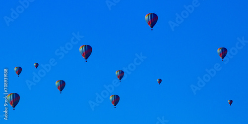 たくさん の 気球 と 青空 photo