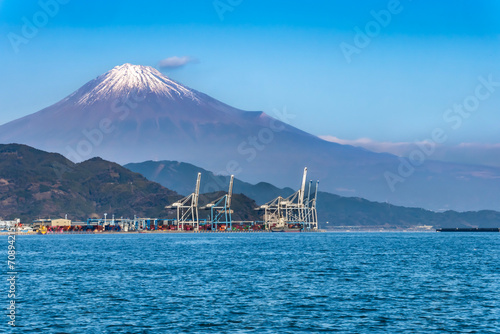 静岡県にある清水港から見た冬の富士山,