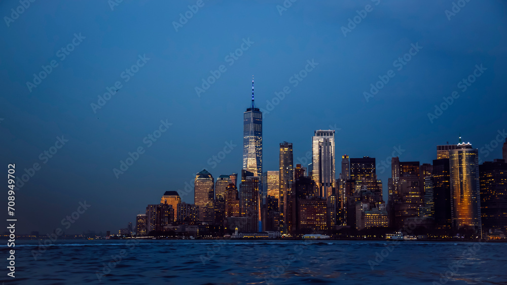 Fototapeta premium View of Manhattan from Hudson bay at twilight, New York City, USA