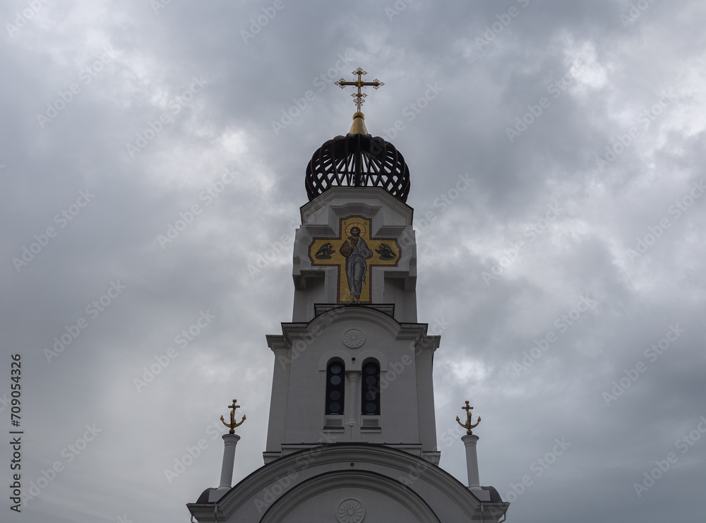 Obraz premium The Church of Peter and Fevronia of the Murom Miracle Workers on the embankment of the city. Novorossiysk. Russia. 08.01.2024