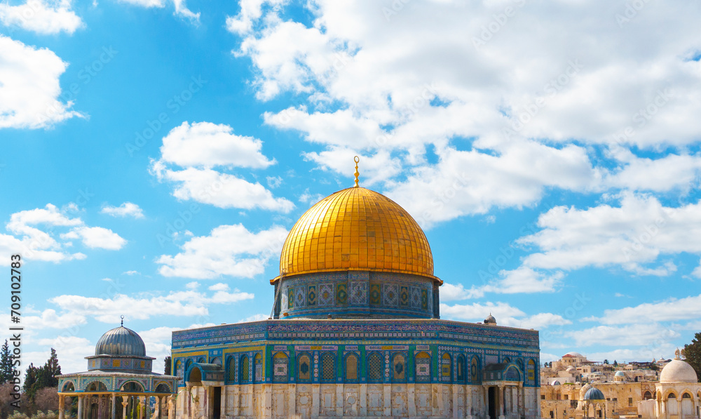 Fototapeta premium The Dome of the rock, Al-Aqsa Mosque, Jerusalem old city, Palestine 