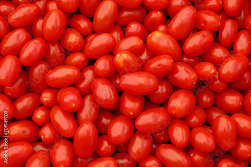 Fresh red cherry tomatos © breakingthewalls