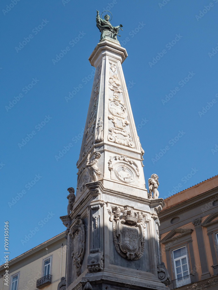 Obraz premium Obelisk der unbefleckten Empfängnis , Barocksäule in Neapel, Italien, 