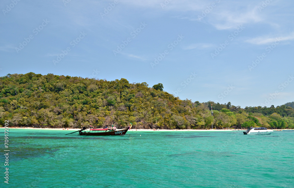 Obraz premium boat on the sea in Thailand